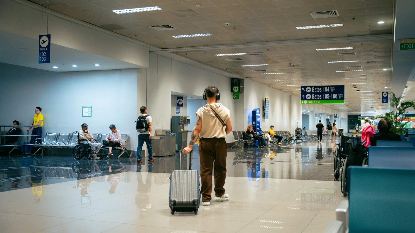 Panouri de plecări într-un aeroport