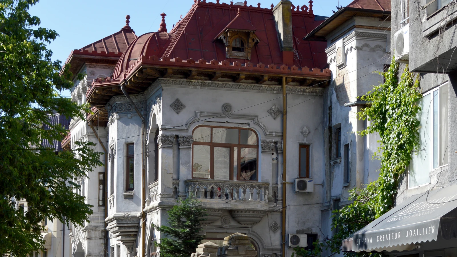 Casă de pe o stradă din București